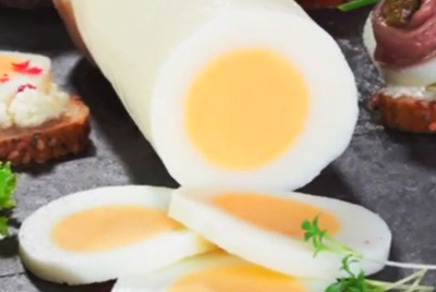 <center><b>В Японии решили подавать яйца в виде колбасы</center></b>