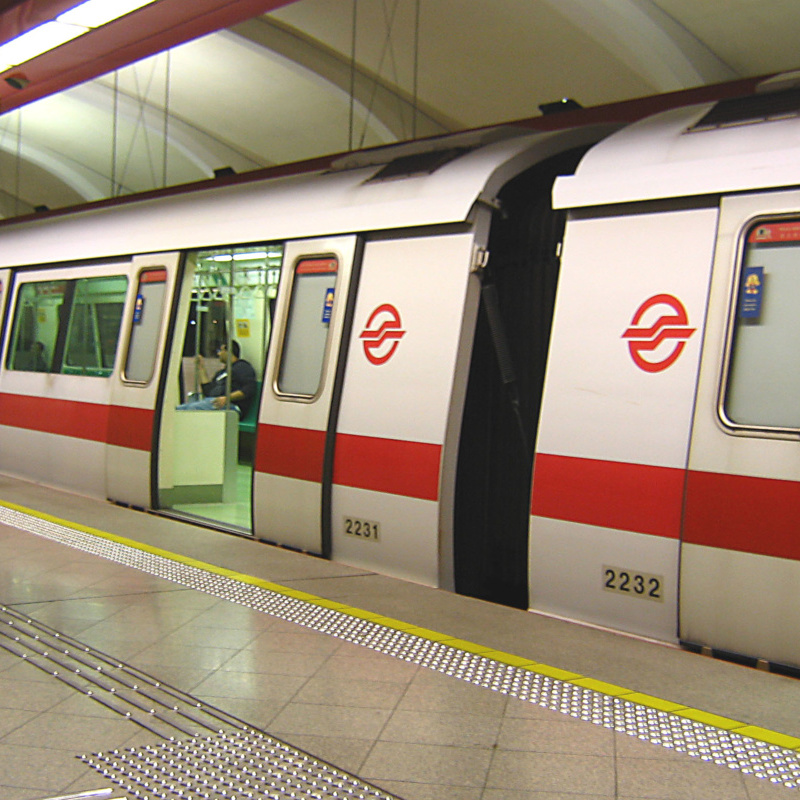 <center><b>Рождественские поезда запущены в метро Сингапура</center></b>