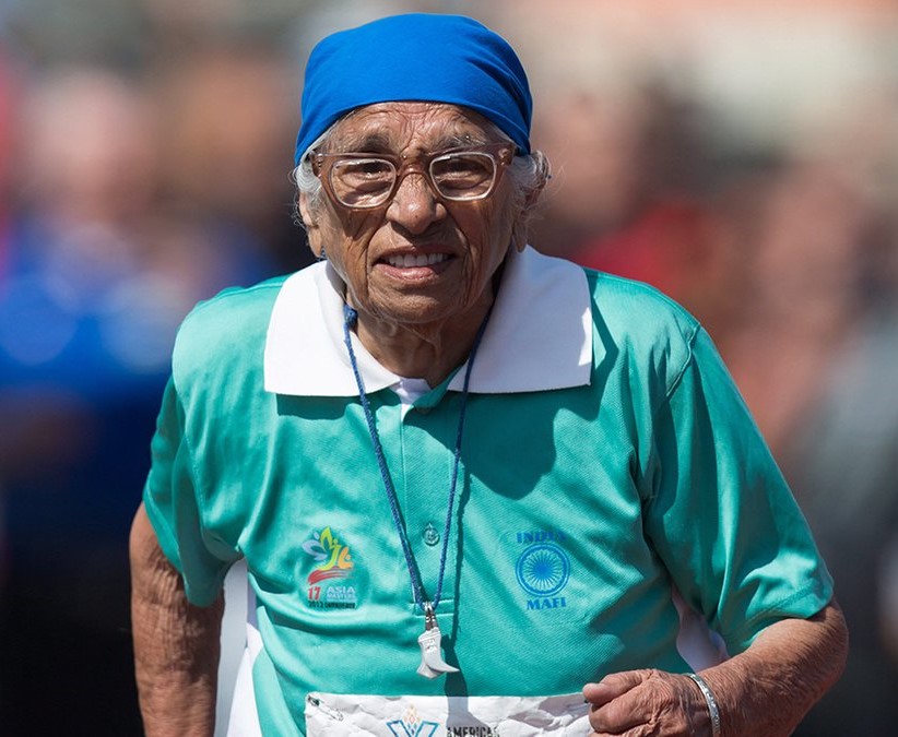 100-летняя бабушка пробежала 100-метровку