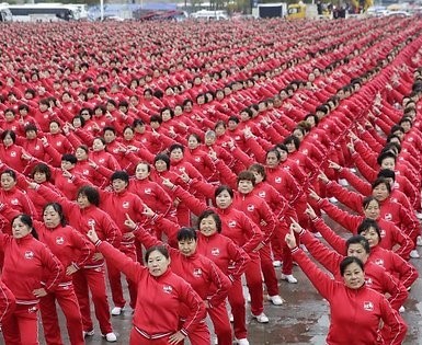 50 тысяч китайцев натанцевали на рекорд (видео)