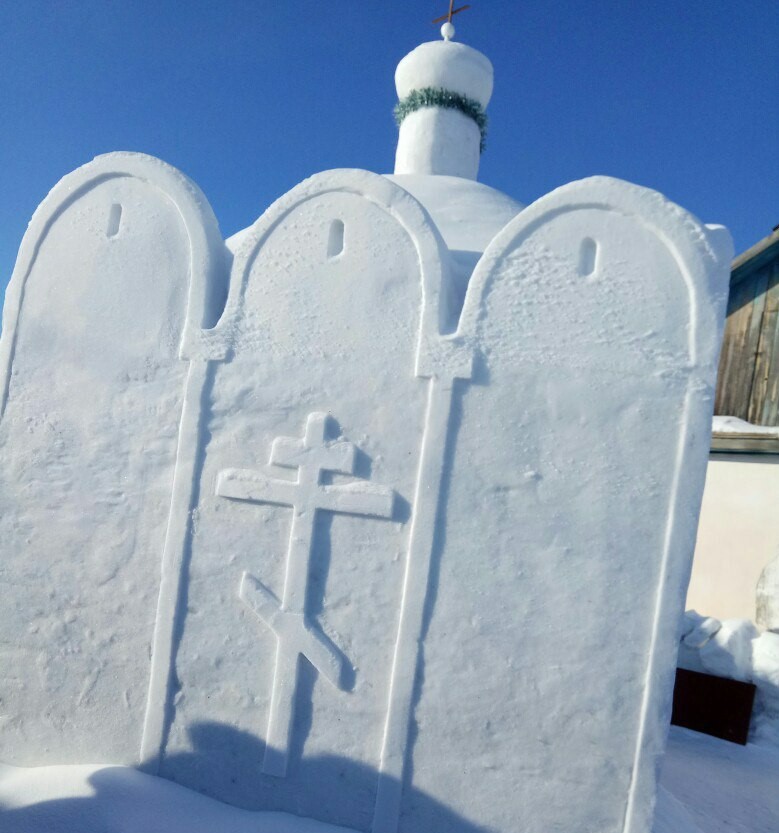 Церковь из снега в Омске