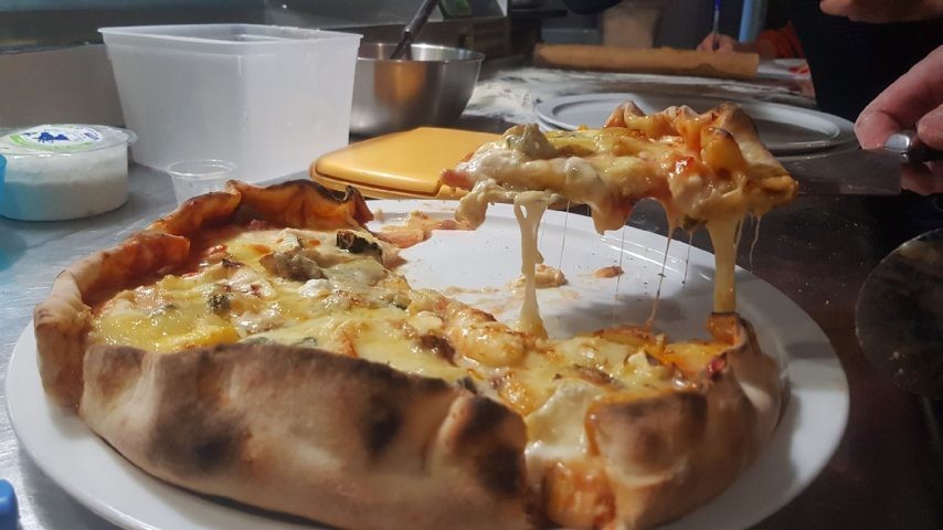 Французы сделали пиццу с 257 разными сырами
