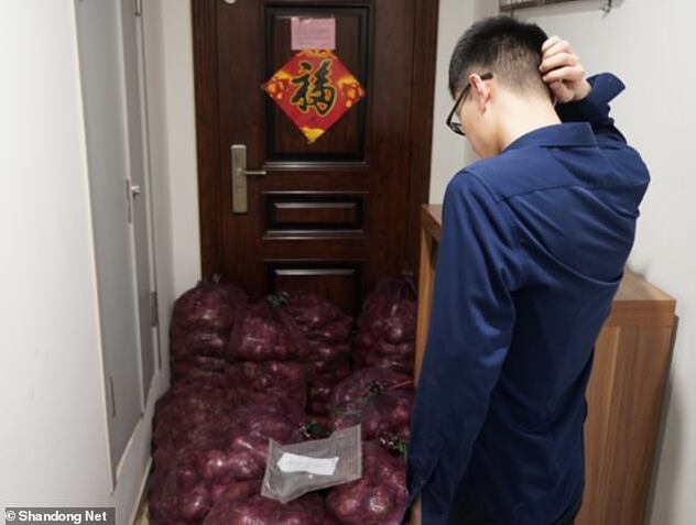Китаянка отправила бывшему в подарок тонну лука, чтобы тот поплакал