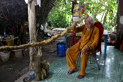 Вьетнамский дед не стриг волосы 80 лет