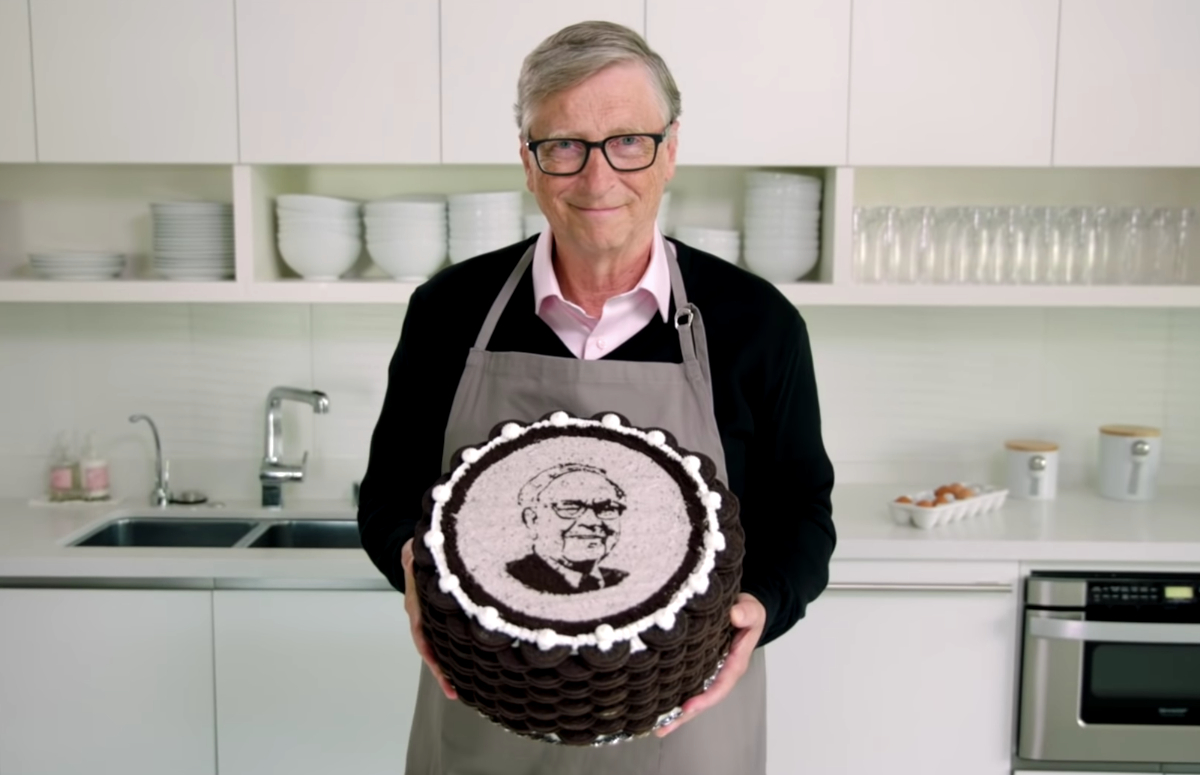 Билл Гейтс испек торт для миллиардера-именинника