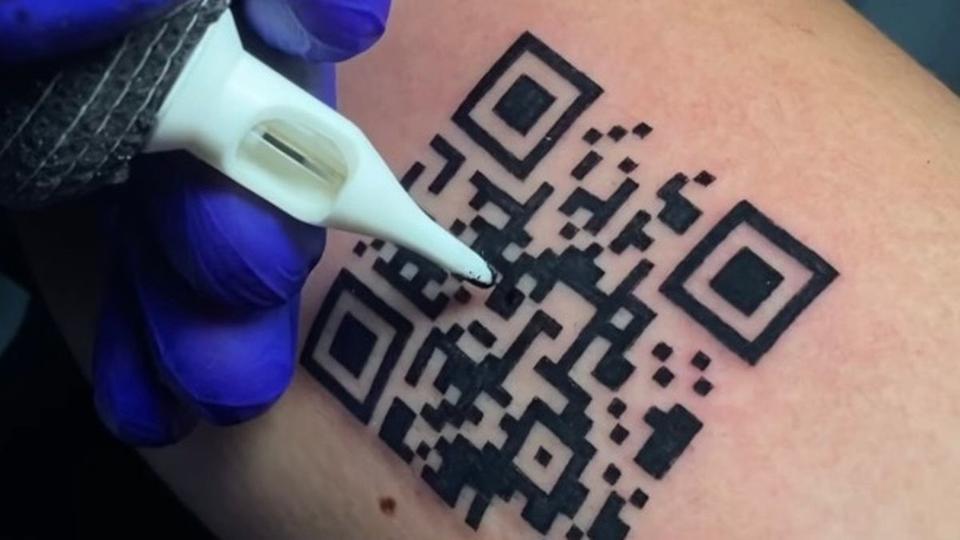 Татуировка заменила итальянцу сертификат о вакцинации