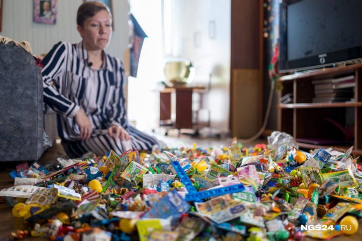Россиянка 30 лет собирала киндер-сюрпризы и решила продать коллекцию