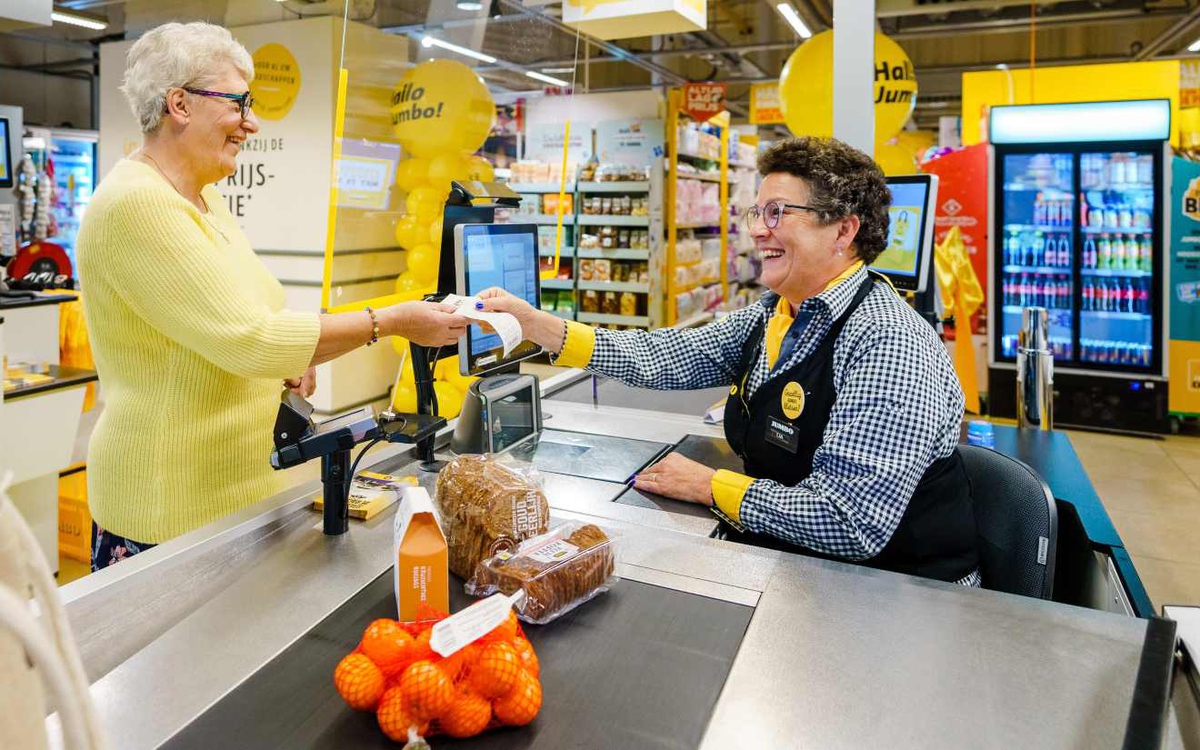 В голландских супермаркетах открыли кассы для бабуль