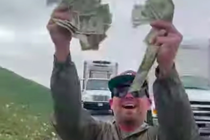 В США из грузовика инкассаторов выпали деньги: их разыскивает полиция