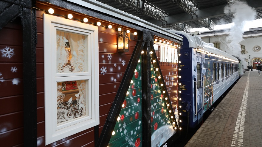 Дед Мороз хочет установить рекорд на своем поезде