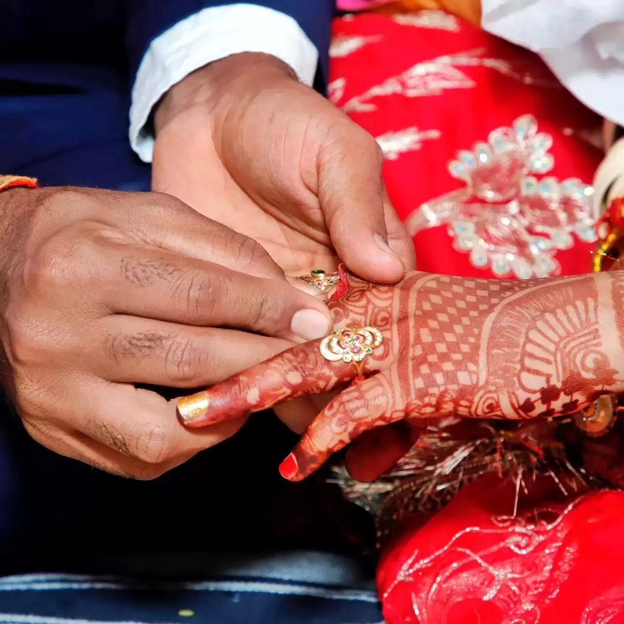 Сестры в Индии нечаянно вышли замуж за женихов друг друга