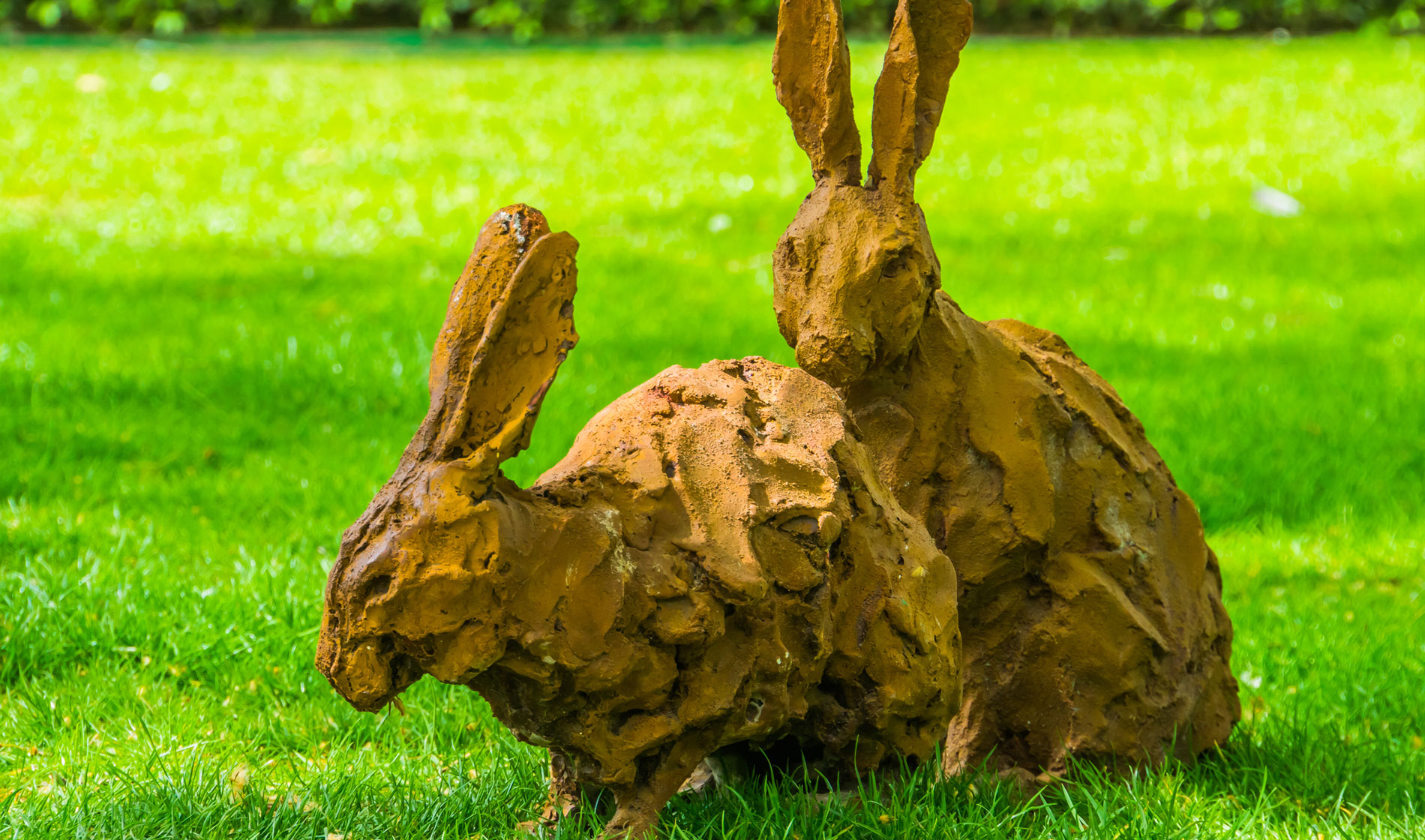 Якутянин слепил двухметрового зайца из отходов жизнедеятельности